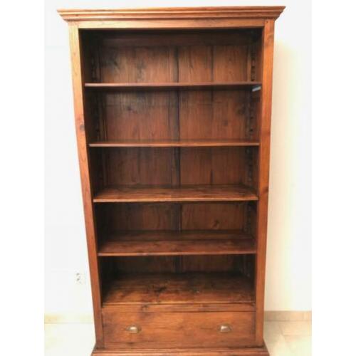 Mooie teakhouten boekenkast in koloniale kleur