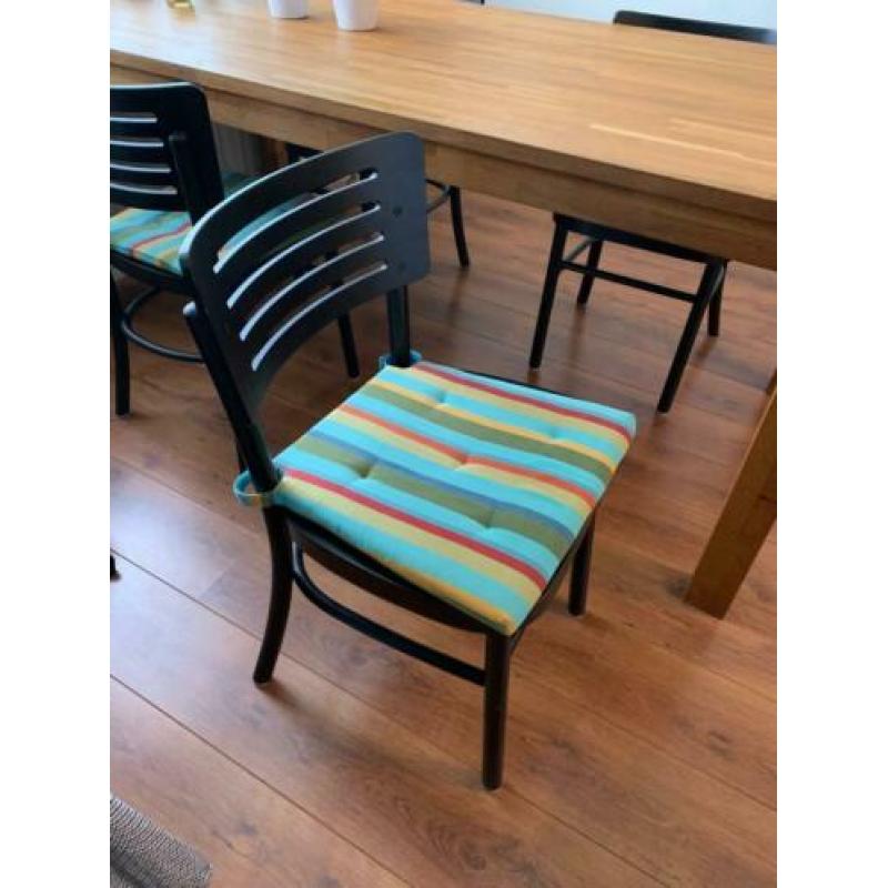 Houten eettafel (met stoelen)