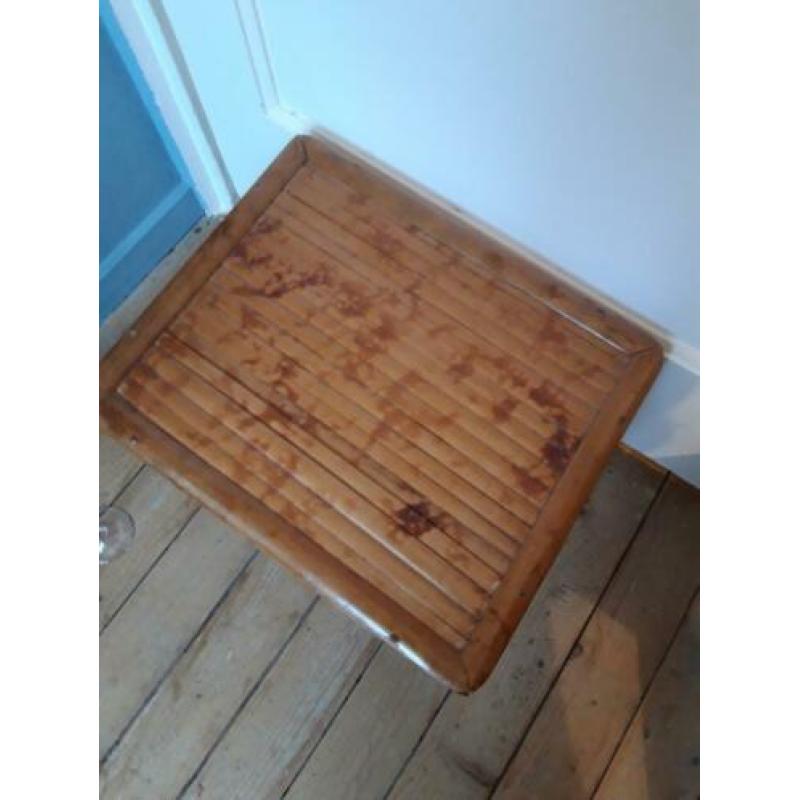 Plantentafel. Bijzettafel. bamboe tafeltje. 3 glaasjes