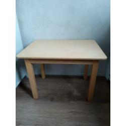 Kindertafeltje 70x50x51