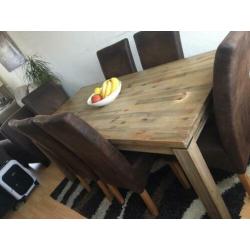 Eettafel met 6 eetstoelen