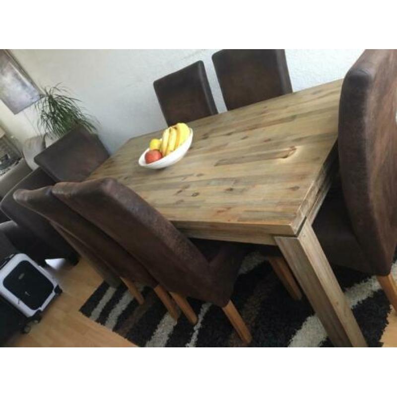 Eettafel met 6 eetstoelen