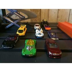 Hot Wheels garage en auto’s