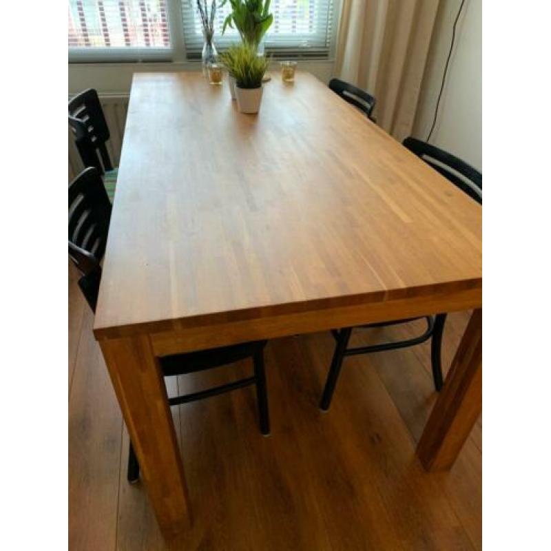 Houten eettafel (met stoelen)