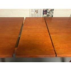 Uitschuifbare eettafel