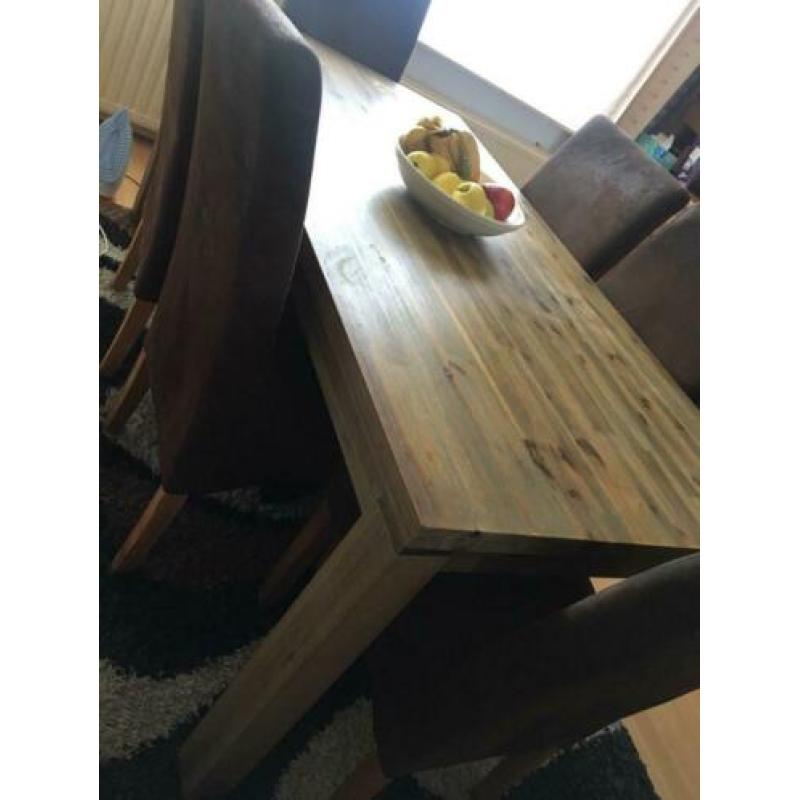 Eettafel met 6 eetstoelen