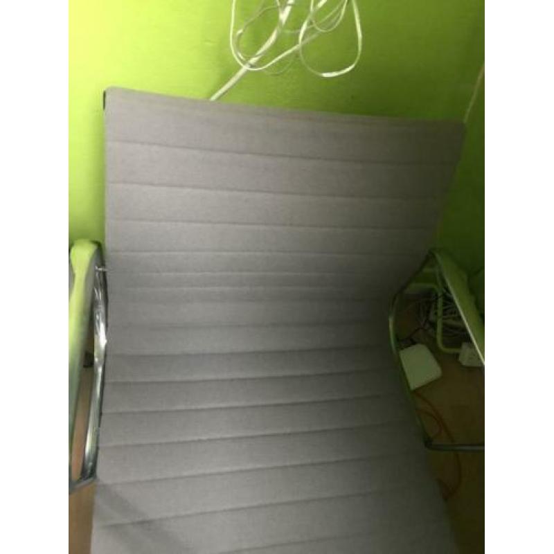 Eames 108 Vitra 2 stuks gepolijst alu zgan grijs taupe