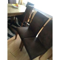Eettafel met 6 eetstoelen