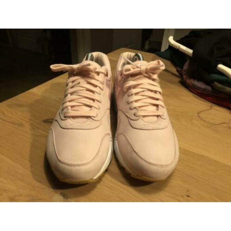 Nike WMNS Air Max 1 Pink Suède Maat 40