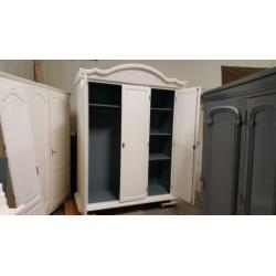 Brocante houten linnenkasten, kledingkasten garderobe kasten