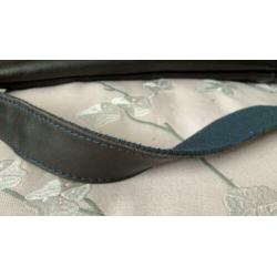 Cowboysbag the bag donkerbruin met blauwe stiksels