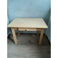 Kindertafeltje 70x50x51