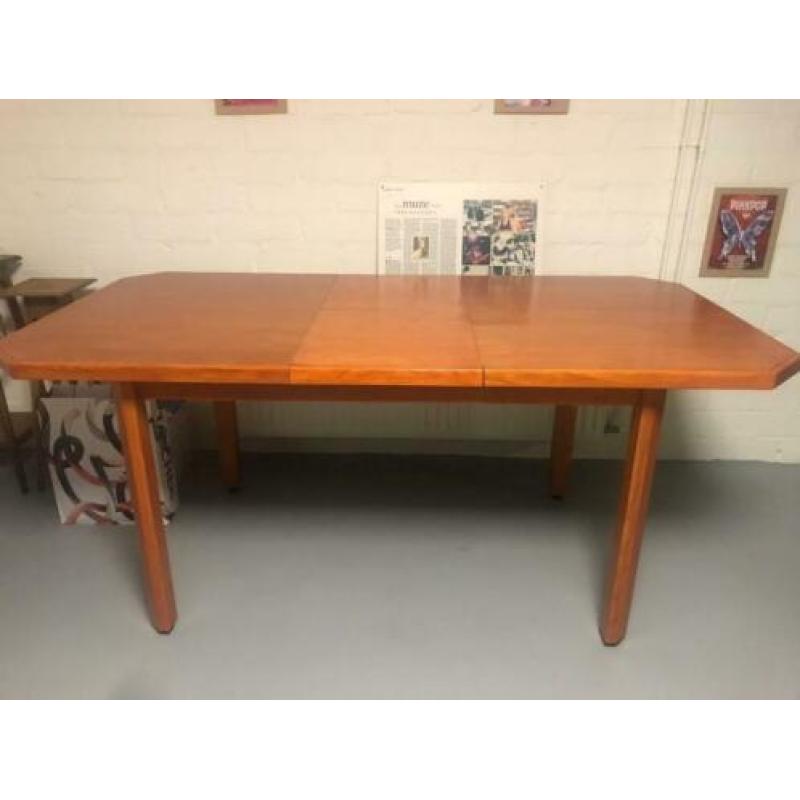 Uitschuifbare eettafel