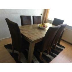Eettafel met 6 eetstoelen