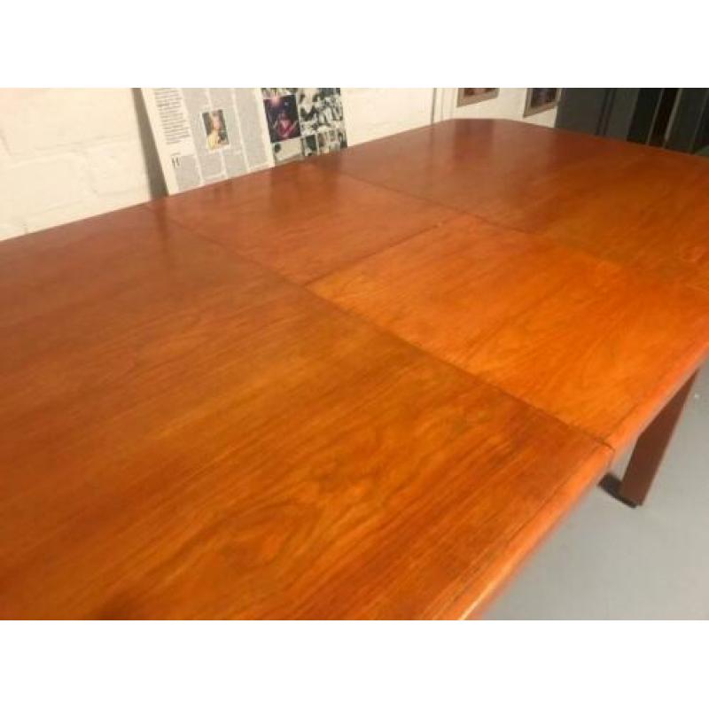 Uitschuifbare eettafel