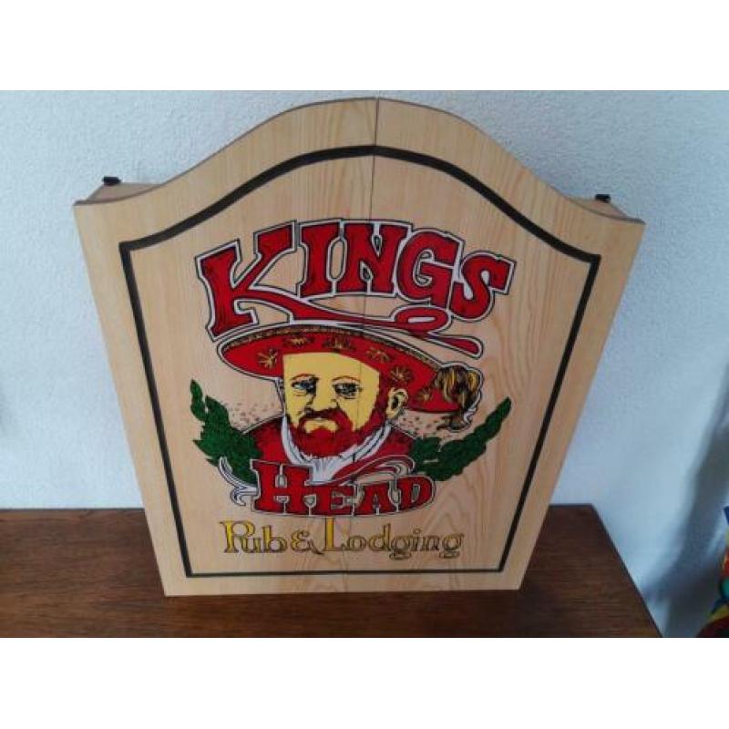 Dartbord in kast