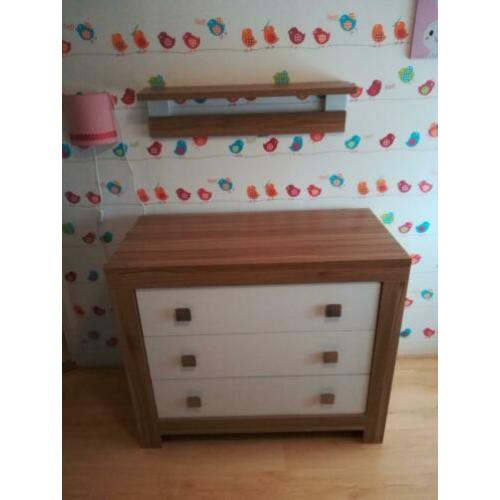 Commode met plankje