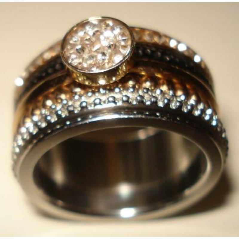 Te koop 18 delig ringenset van IXXXI