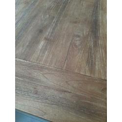 Super mooie houten eettafel met zwarte stalen kruispoot