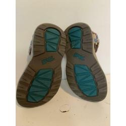 Teva’s maat 28/29