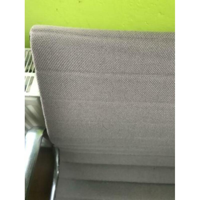Eames 108 Vitra 2 stuks gepolijst alu zgan grijs taupe