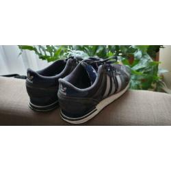 Adidas sneakers maat 42