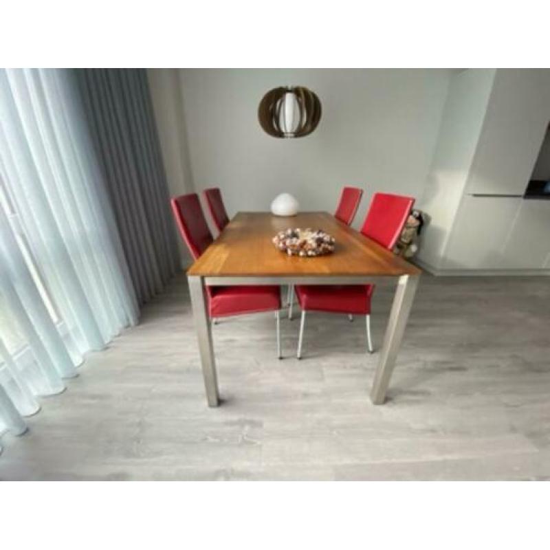 Eiken met RVS poten eetkamertafel
