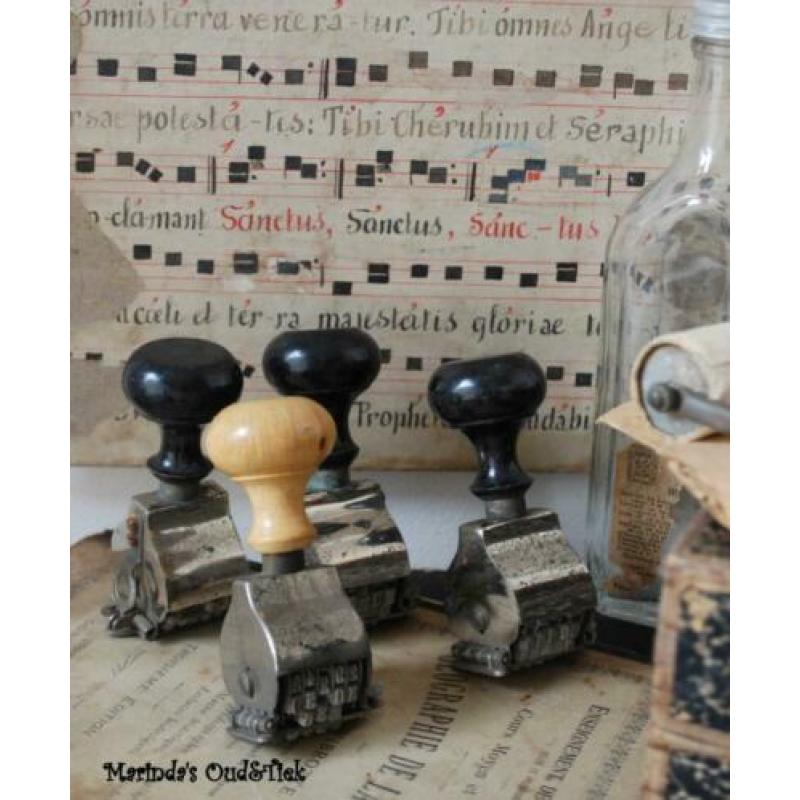 brocante oude datum stempels / stempel 17,50 euro per stuk