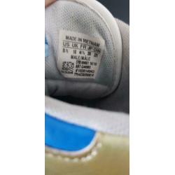 Afgedragen leren Adidas sneakers