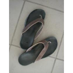 Comfortabele bruin leren teenslippers ADIDAS maat 9 snazzeys