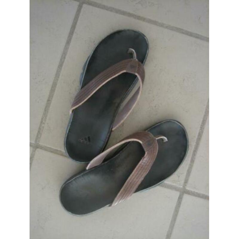 Comfortabele bruin leren teenslippers ADIDAS maat 9 snazzeys
