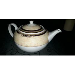 Wedgwood cornucopia theepot