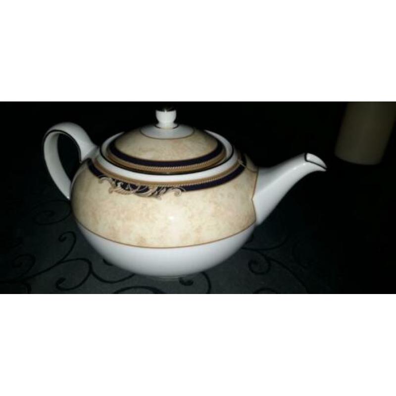 Wedgwood cornucopia theepot
