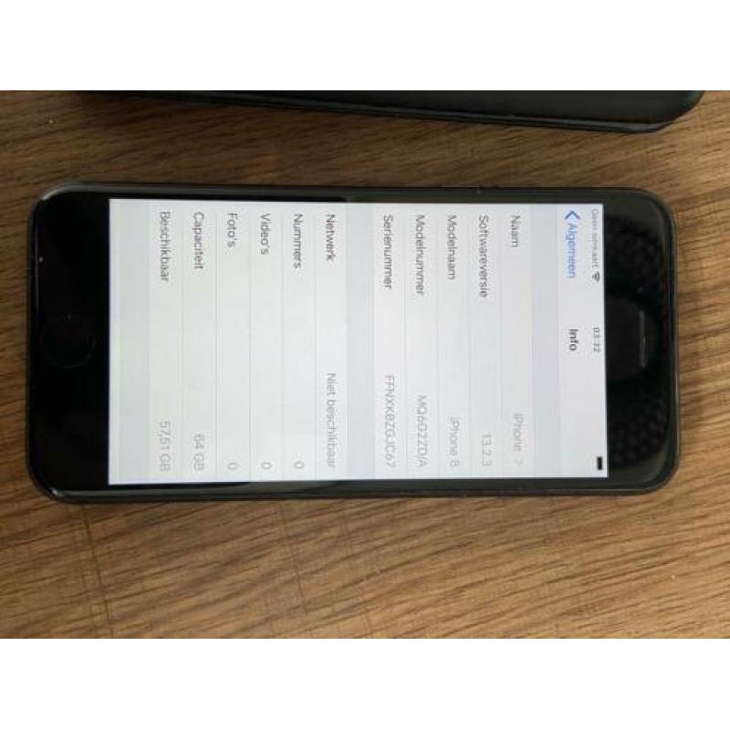 IPhone 8 - 64 GB - zwart - incl. hoesje - alle toebehoren