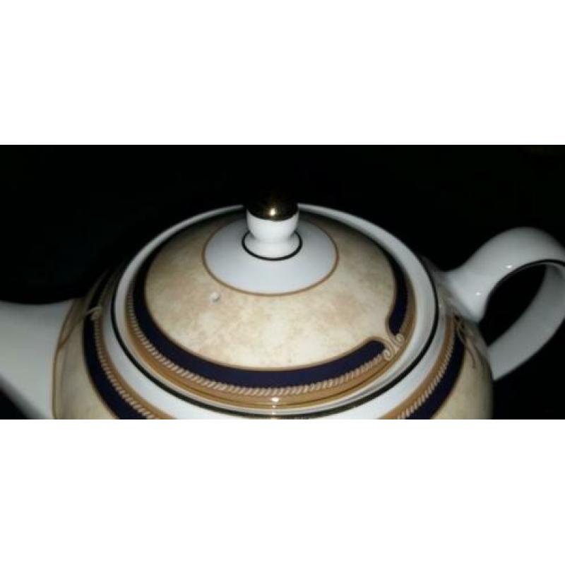 Wedgwood cornucopia theepot