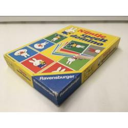 Nijntje speelt domino in doos