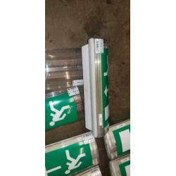 aantal noodverlichting armaturen met en zonder pictogram