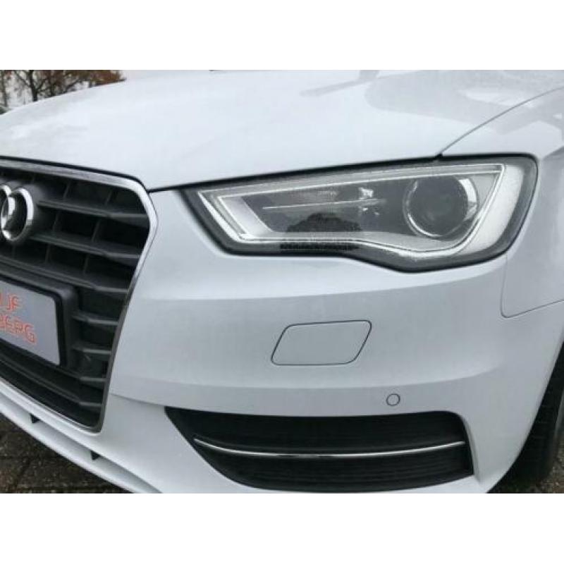 Audi A3 Sportback 1.6 TDI Ambiente Pro Line Automaat, Naviga