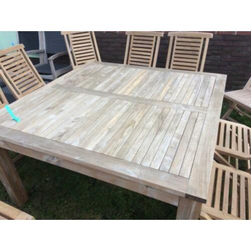 Teak tuintafel 150/150 cm, in nette staat