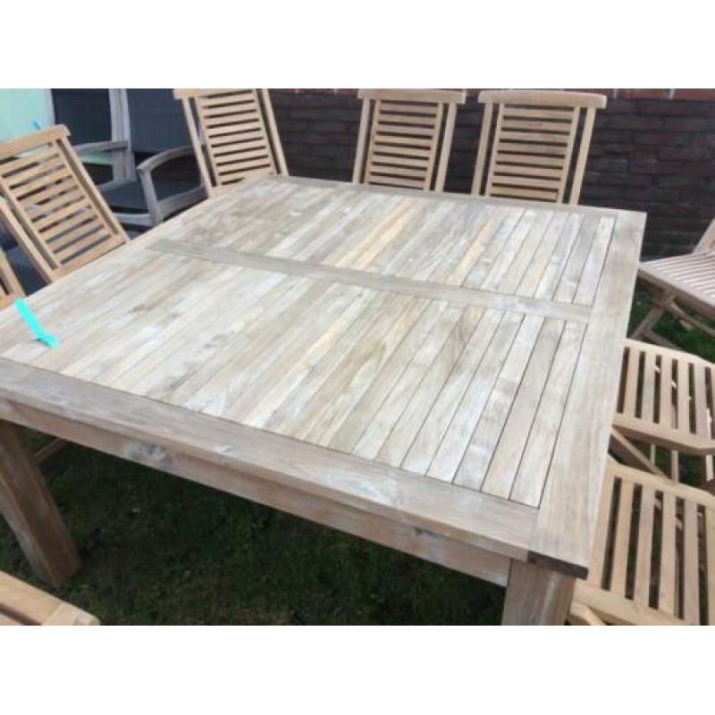 Teak tuintafel 150/150 cm, in nette staat