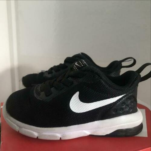Nike zwarte sneakers maat 22