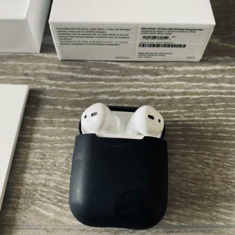 Apple airpods 2 + wireless oplaad case