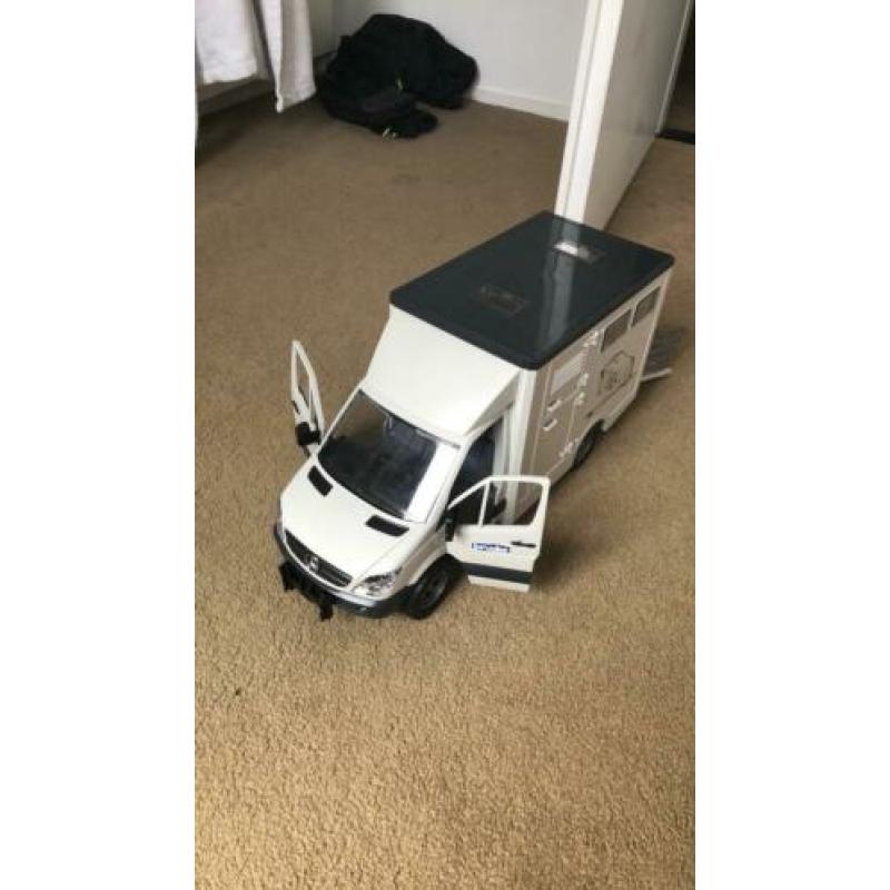 Paardentrailer met paard 44 x 22 cm