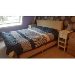 Boxspring, Bed, Kast, TV Meubel, Kamer