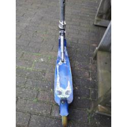 Blauwe gebruikte inklapbare step