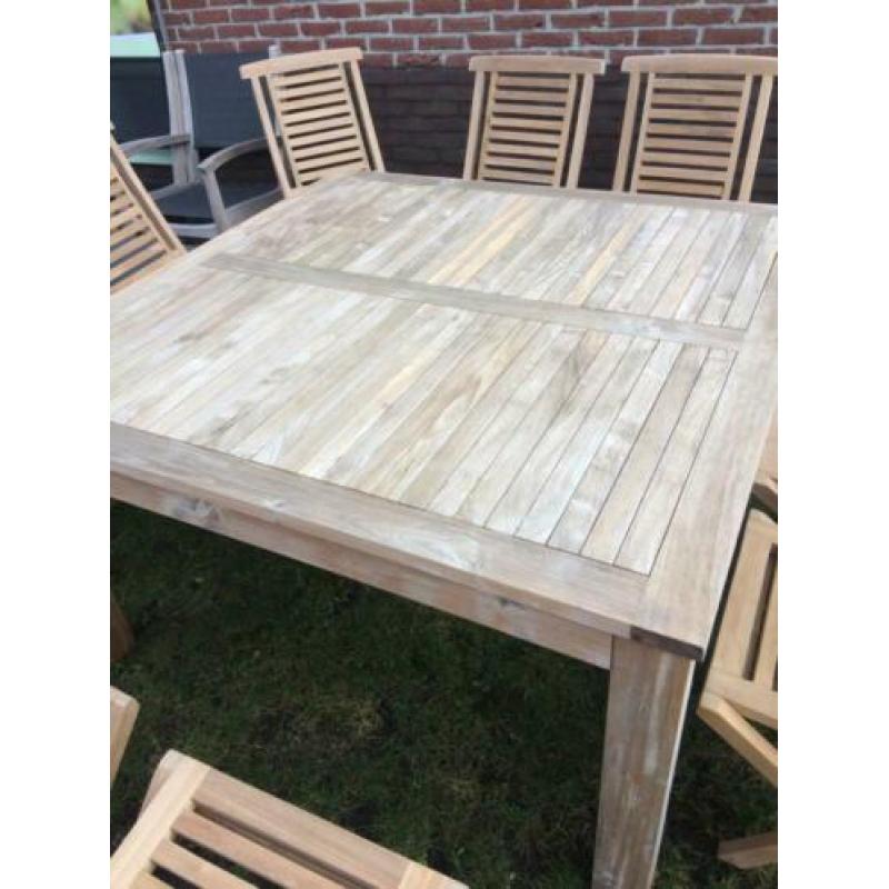 Teak tuintafel 150/150 cm, in nette staat