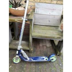 Blauwe gebruikte inklapbare step
