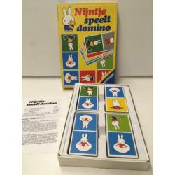 Nijntje speelt domino in doos