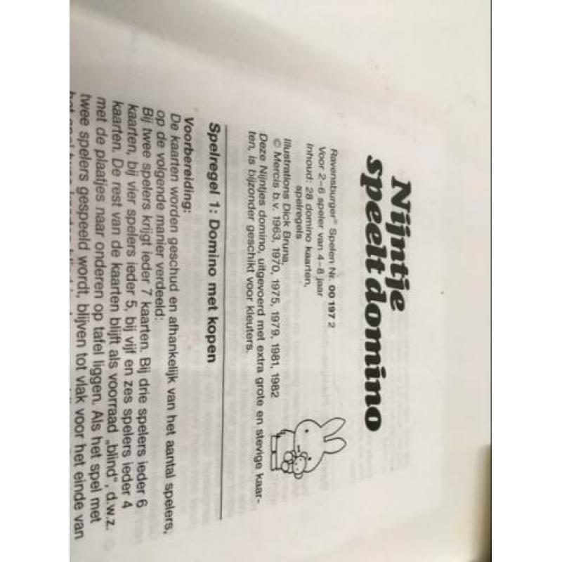 Nijntje speelt domino in doos