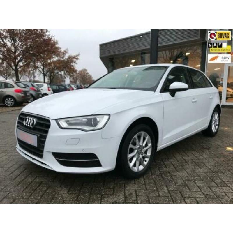 Audi A3 Sportback 1.6 TDI Ambiente Pro Line Automaat, Naviga